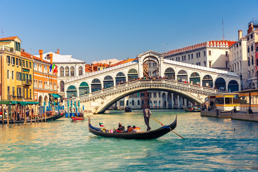 Bridges around the world: Rialto Bridge, Italy